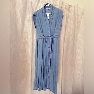 Super cute blue chambray dress.